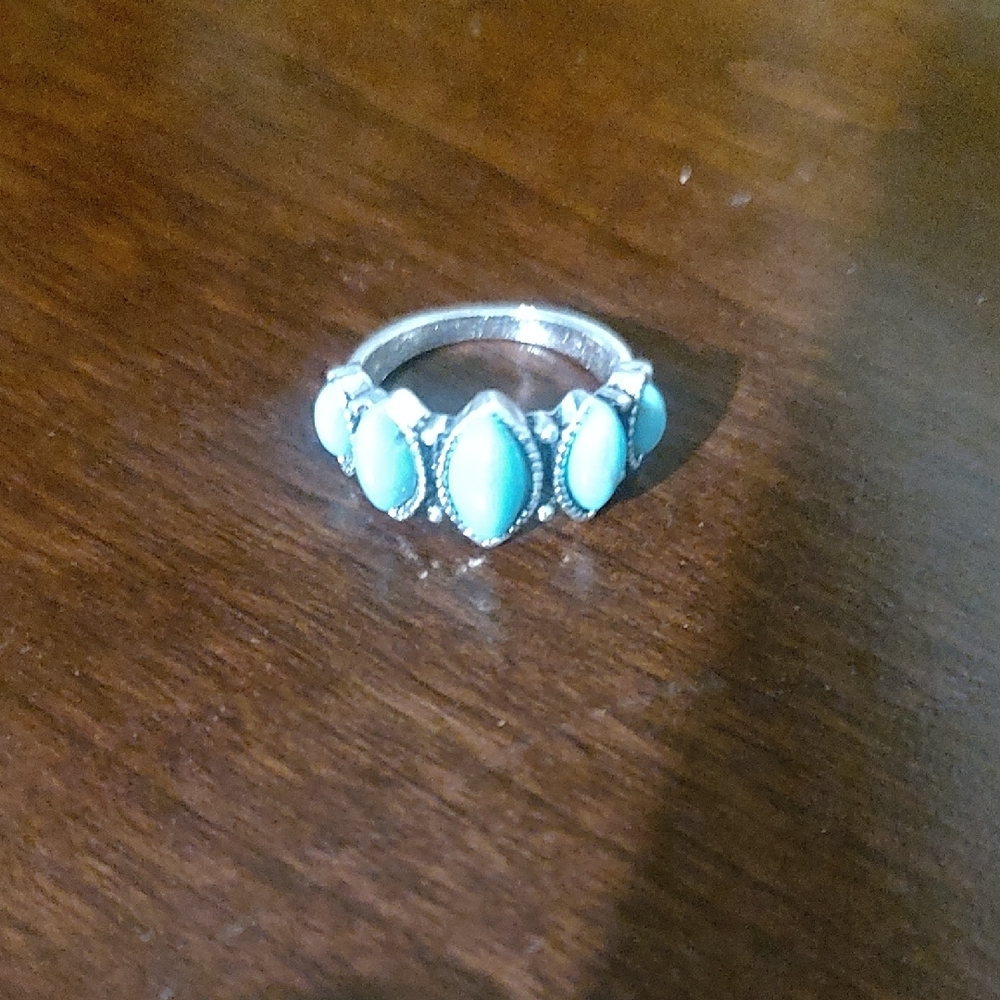 Elegant Silver and Turquoise Ring